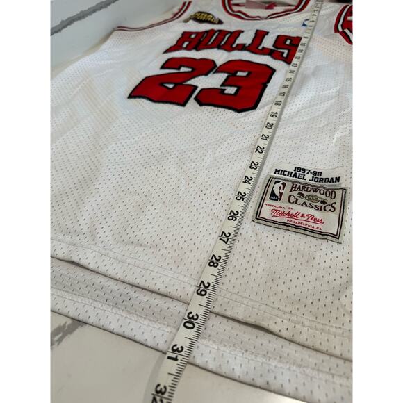 Authentic Vintage 1995-1996 Michael Jordan Chicago Bulls Jersey Size Large (44) - Picture 8 of 9